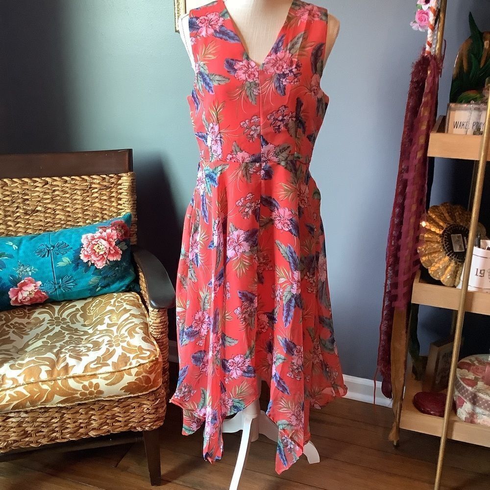 NWT 🌺 Shore Drive Boutique‎  Floral Handkerchief Hem Dress